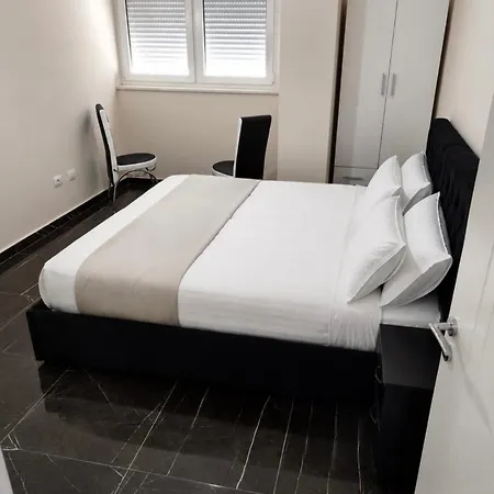 Shengjin 1 Apartment *
